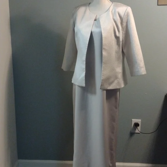 Сachet Dress & Jacket - Picture 2 of 16